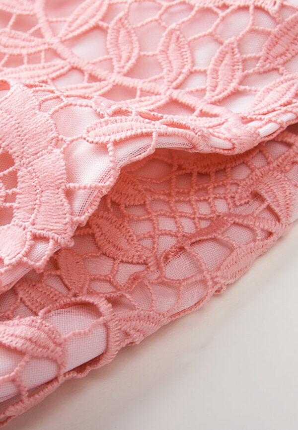 V-Neck Puff-sleeve Slim-cut Lace Dress - Image 4