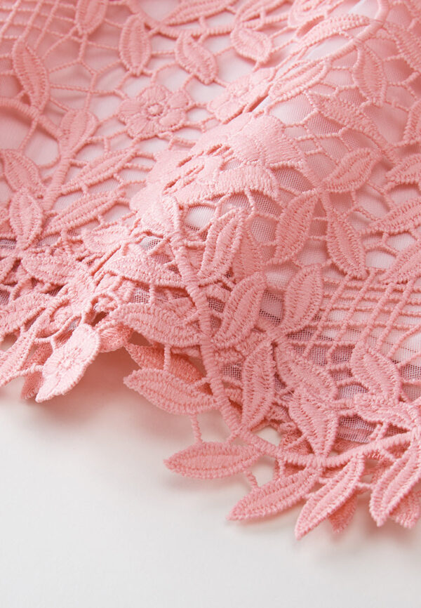 V-Neck Puff-sleeve Slim-cut Lace Dress - Image 6